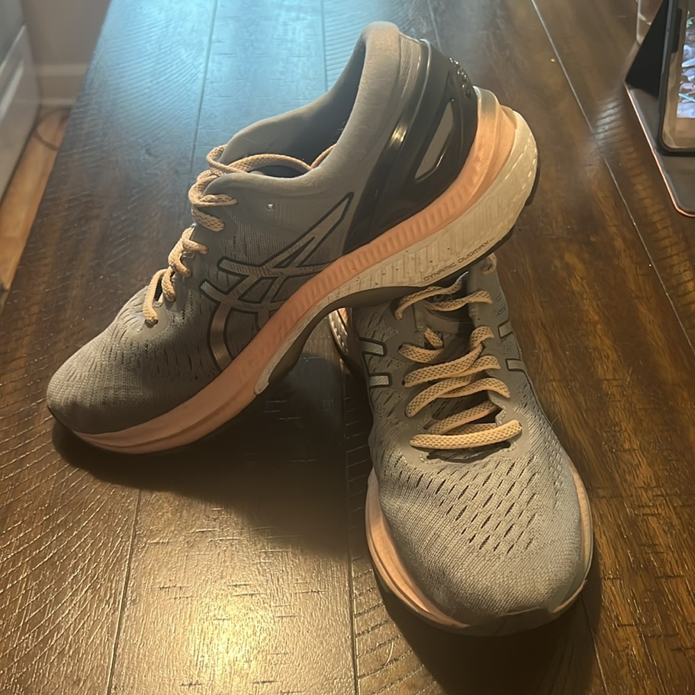 ASICS Gel Kayano 21 Women's Running Shoes size 10. In excellent condition.